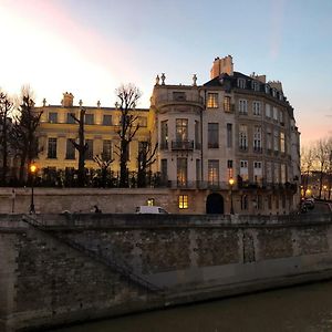 Studio Ile Saint Louis 75004 Paris